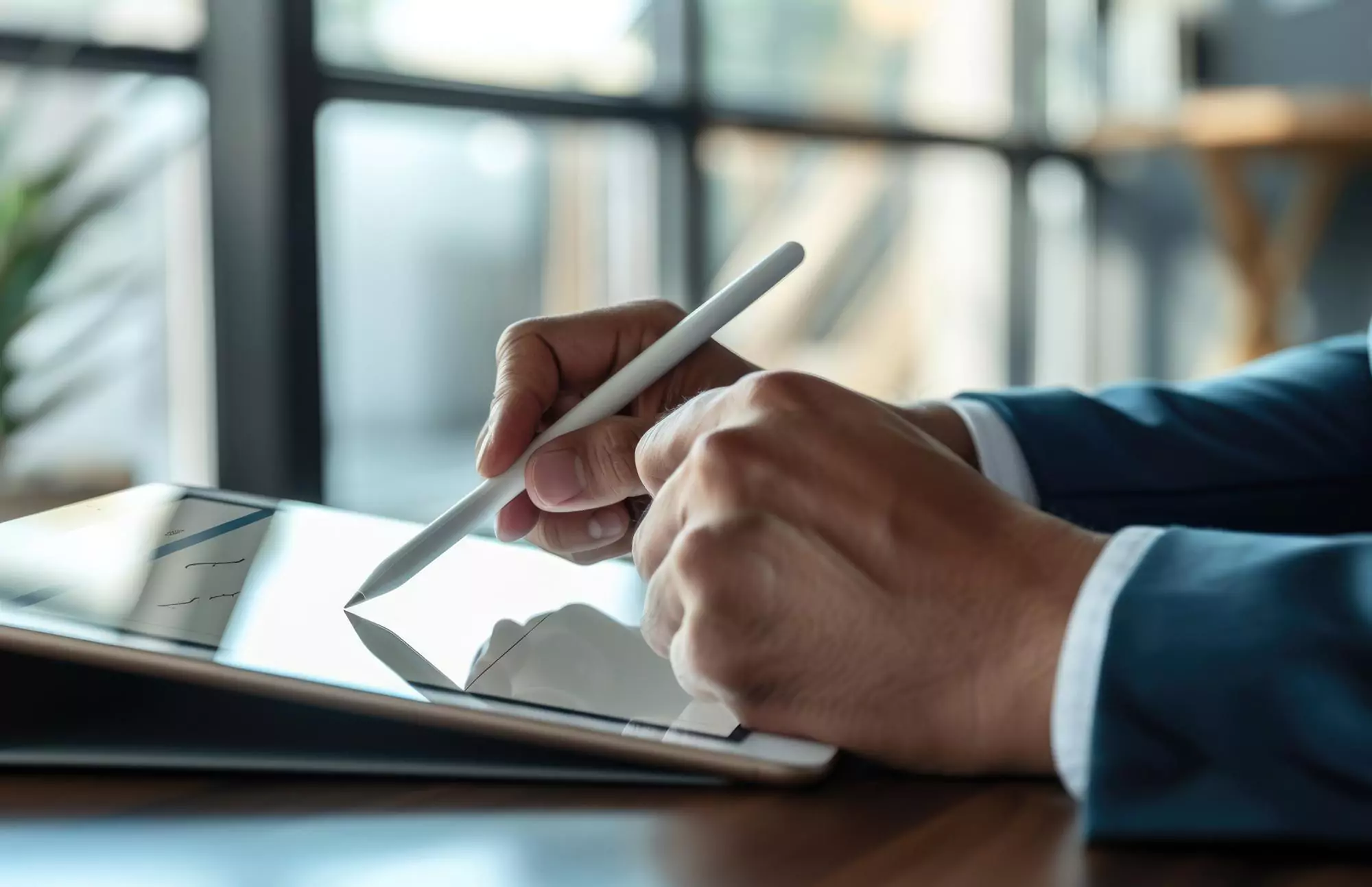 office professional uses stylus tablet boost work efficiency aig 31965 478923 6683c09217fc7