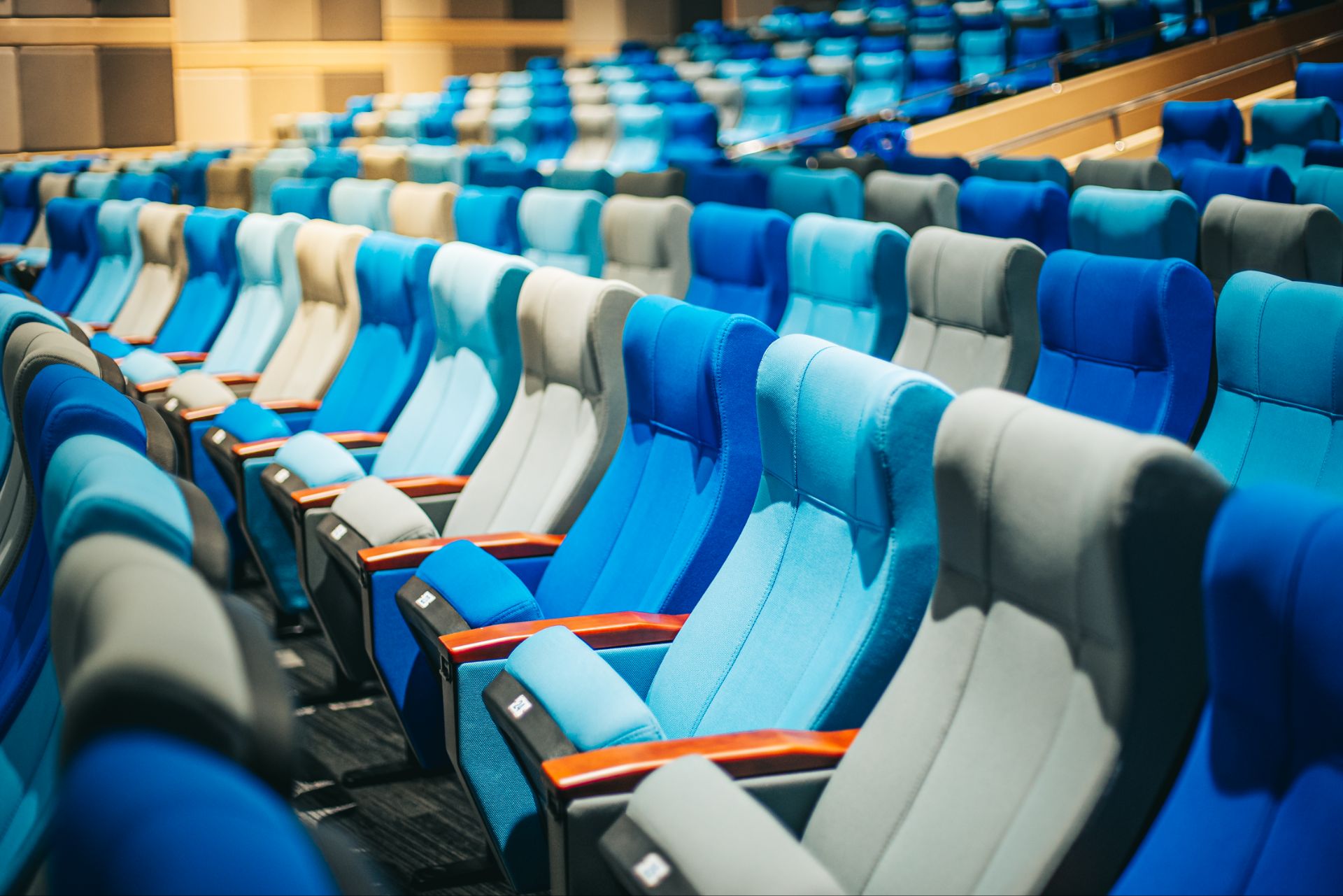 تولیدکننده تجهیزات همایش