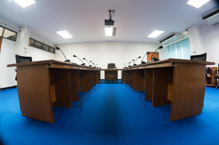 سیستم صوت و تصویر سالن‌ همایش و امفی تئاتر