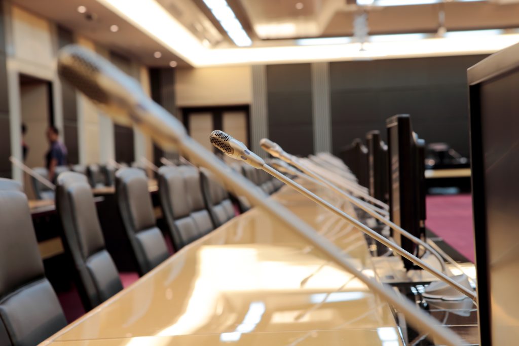 سیستم صوتی سالن کنفرانس برند