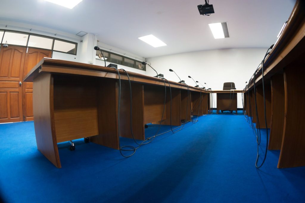 کف‌ پوش ضد لغزش سالن کنفرانس